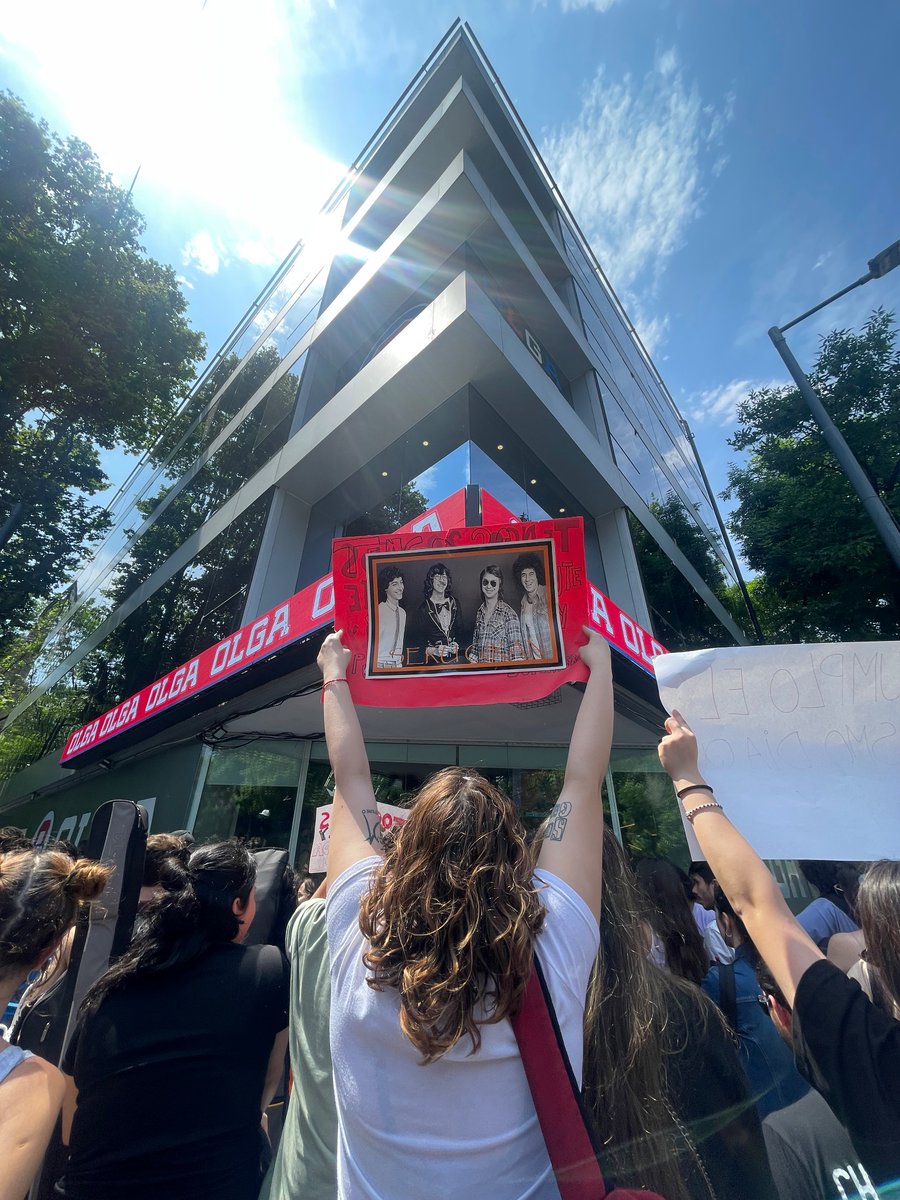 santiedlopez's tweet photo. Probablemente mejor foto que saqué ayer #olgacharlyday https://t.co/8Bdssk3K36