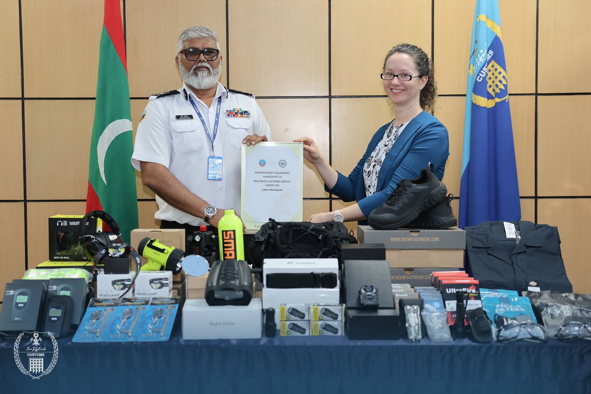 CustomsMv's tweet photo. Deputy Commissioner Ibrahim Mafaaz accepted valuable enforcement equipments donated by the US EXBS program, in a special ceremony held today. We extend our heartfelt gratitude to the US EXBS program for this donation, which will significantly strengthen https://t.co/fTuAbyKGJr