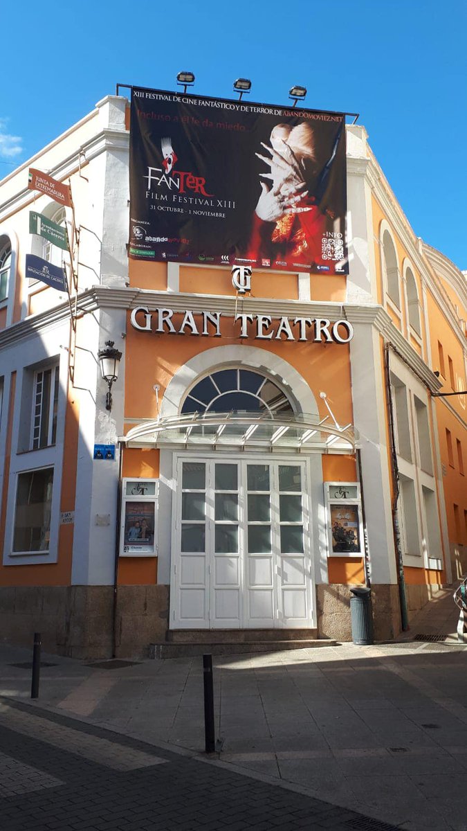 ¡El Fanter Film Festival vuelve al Gran Teatro de Cáceres! 🧛‍♂️ Después de 5 años, Drácula viste la ciudad de terror. Nos vemos el 31 de octubre y 1 de noviembre. 🎬 #Fanter2024 #CineDeTerror #Drácula <a href="/GranTeatro_Cc/">Gran Teatro Cáceres</a> <a href="/GranTeatroCC/">Gran Teatro Cáceres</a>