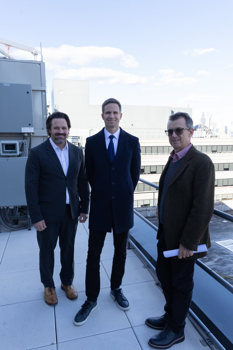 ebottcher's tweet photo. I visited 555 Greenwich, NYC’s first all-electric commercial building in Hudson Square. With #EnergyFoundations and rooftop heat pumps, it’s a model for sustainable urban development. Projected to cut CO2 by 45%, save 25% electricity, and 800K gallons of water annually! https://t.co/y6GRO3tXjG