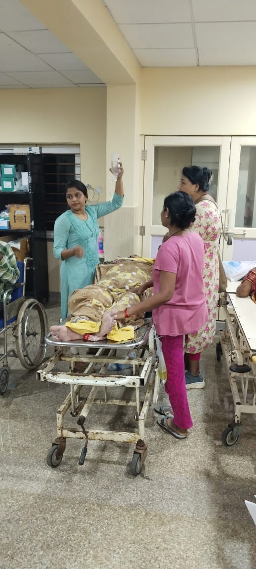 maheekshita's tweet photo. Situation at double-engine' government's #AIIMS Bhubaneswar is very bad,the condition is that the relative of the patients had to hold saline in their hand.
@PMOIndia @MoHFW_INDIA @CMO_Odisha @Naveen_Odisha @Amar4Odisha @sasmitpatra @Amaresh_Patri https://t.co/AORUwuMqgK