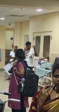 maheekshita's tweet photo. Situation at double-engine' government's #AIIMS Bhubaneswar is very bad,the condition is that the relative of the patients had to hold saline in their hand.
@PMOIndia @MoHFW_INDIA @CMO_Odisha @Naveen_Odisha @Amar4Odisha @sasmitpatra @Amaresh_Patri https://t.co/AORUwuMqgK