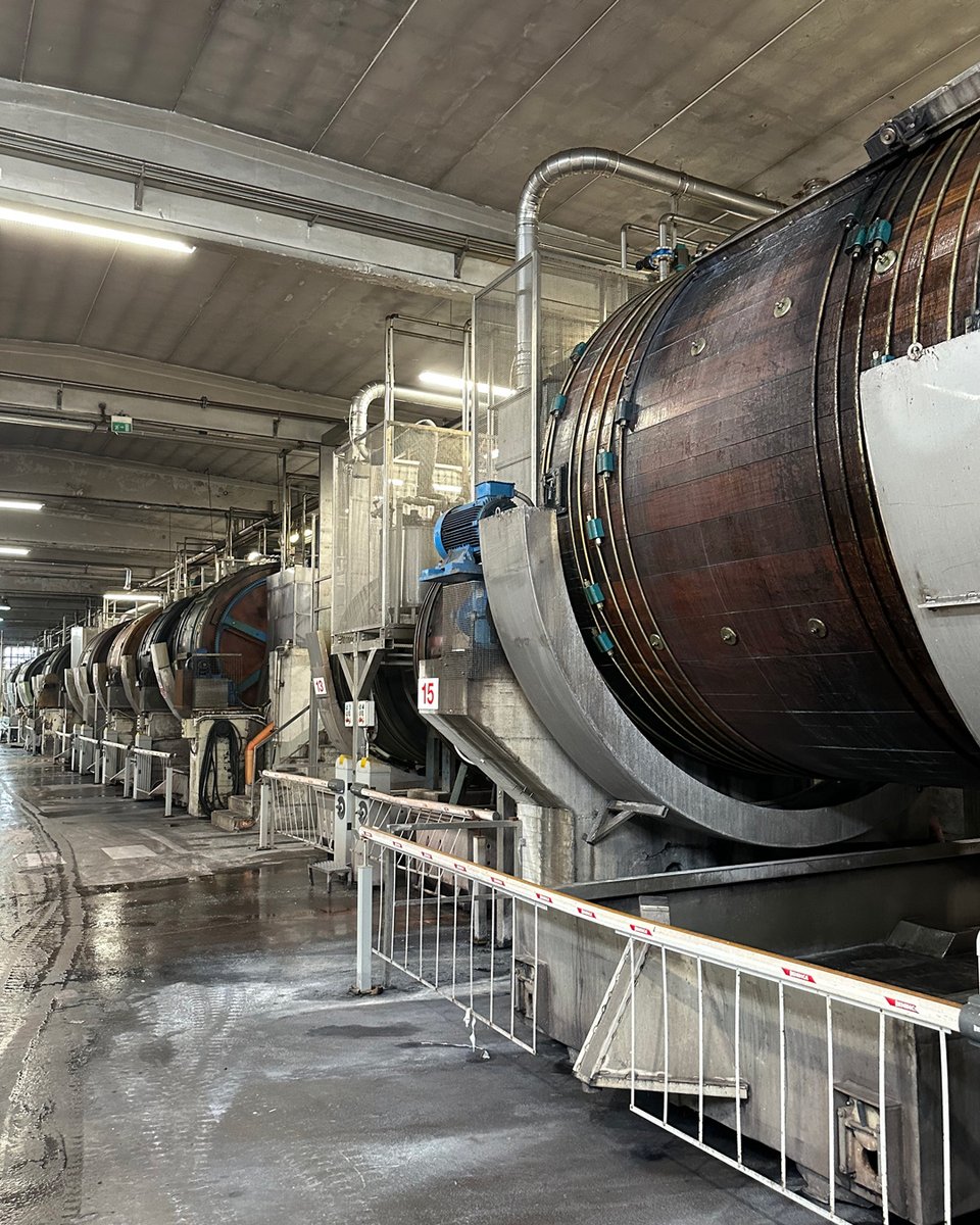 JamieStern_'s tweet image. The Jamie Stern team recently visited our partner tanneries near Verona, Italy to tour the facilities and see how our leather is produced from start to finish!

#jamiesterndesign #leather #leathercollection #upholsteryleather #instockleather #leatherfurniture #interiordesign