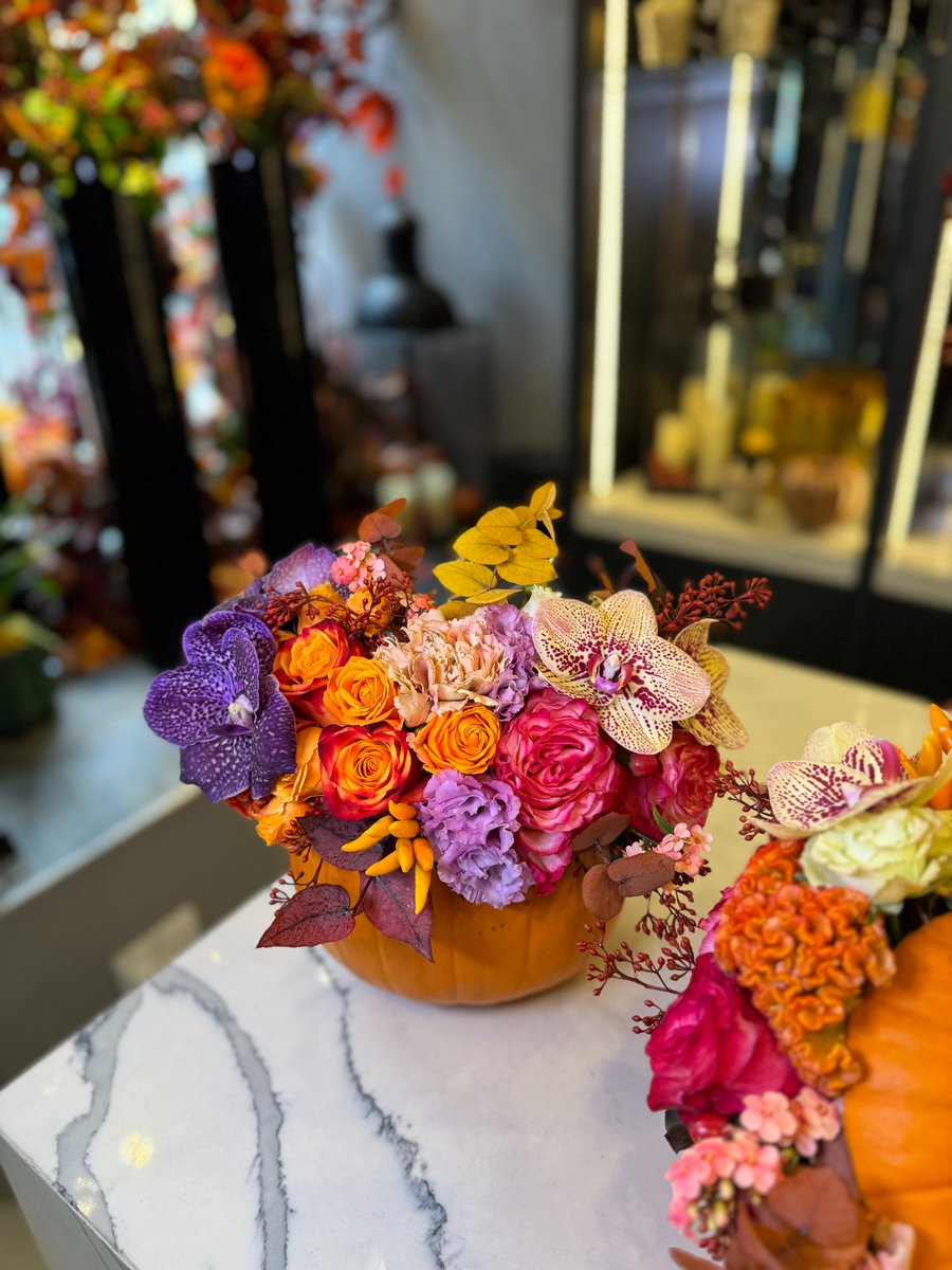 Neill Strain Floral Couture tweet media