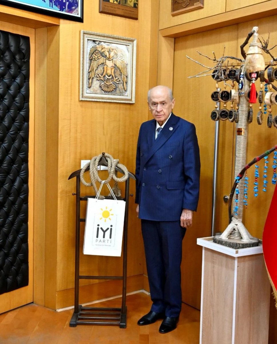 Siyaset yoksunu cahillerin aklıyla oynayan Bilge Lider #DevletBahceliAdamdır #ülkücüler