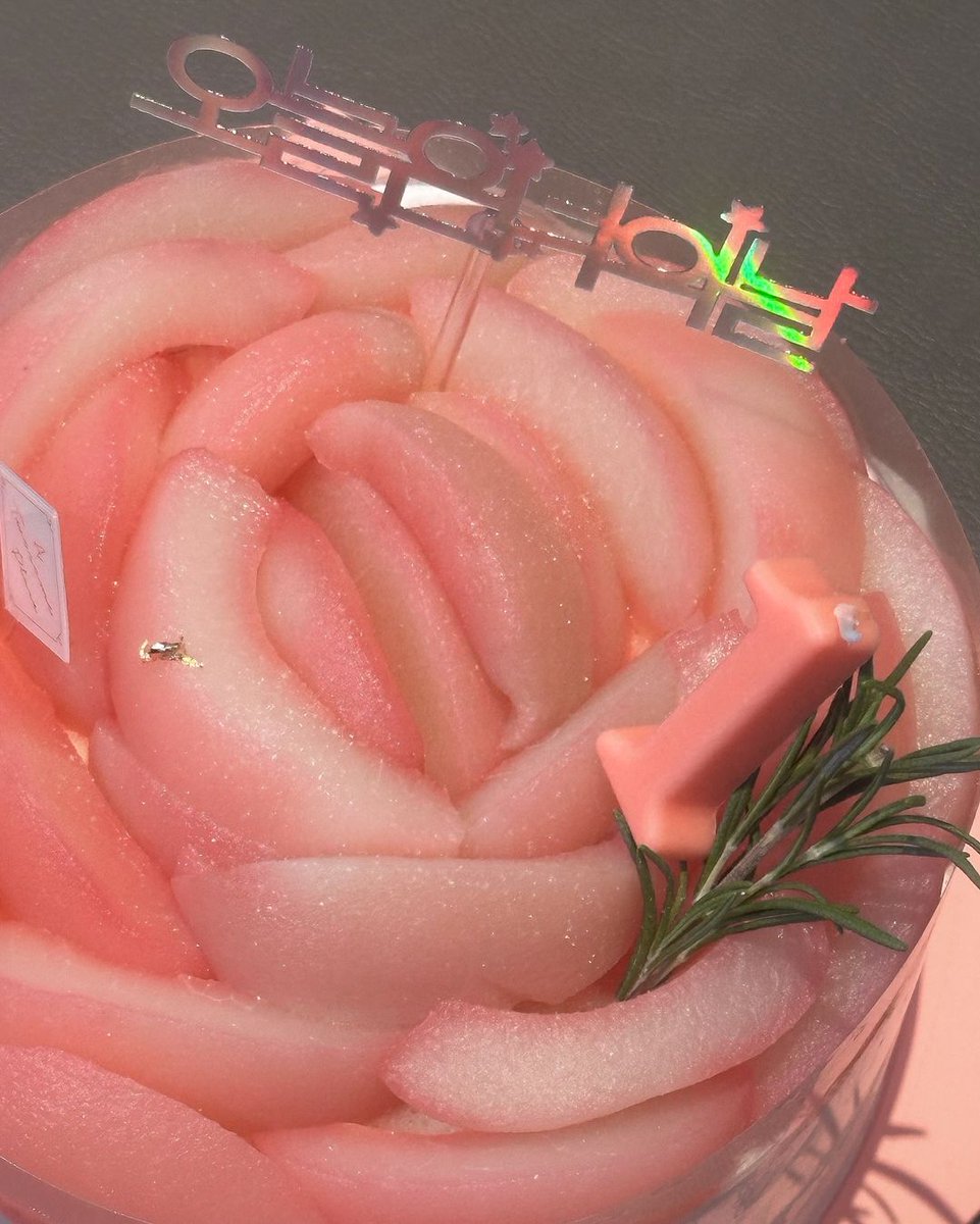 Some ‘peaches’ of cake. 🍑