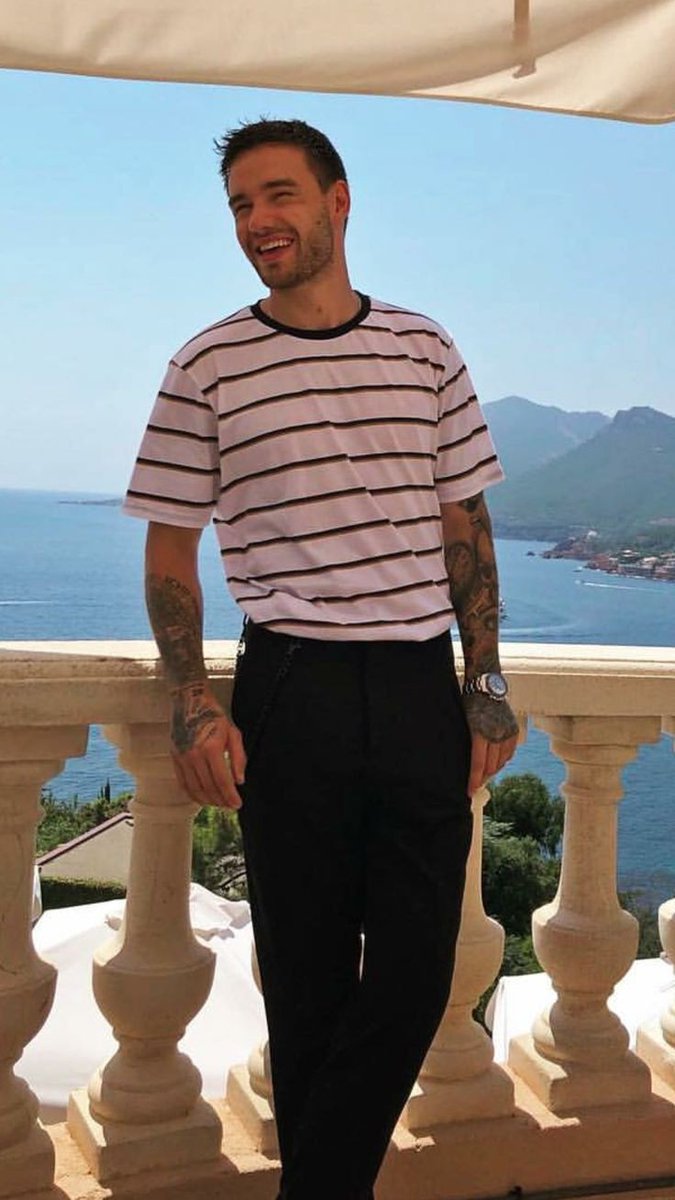 O Liam merecia tanto ter conseguido casar com a Kate
O Liam merecia tanto ter conseguido lançar o álbum do jeito dele
O Liam merecia tanto ter sido feliz 
O Liam merecia tanto ver o quanto ele era amado 

Eu só queria que ele estivesse aqui pra viver todos os sonhos dele