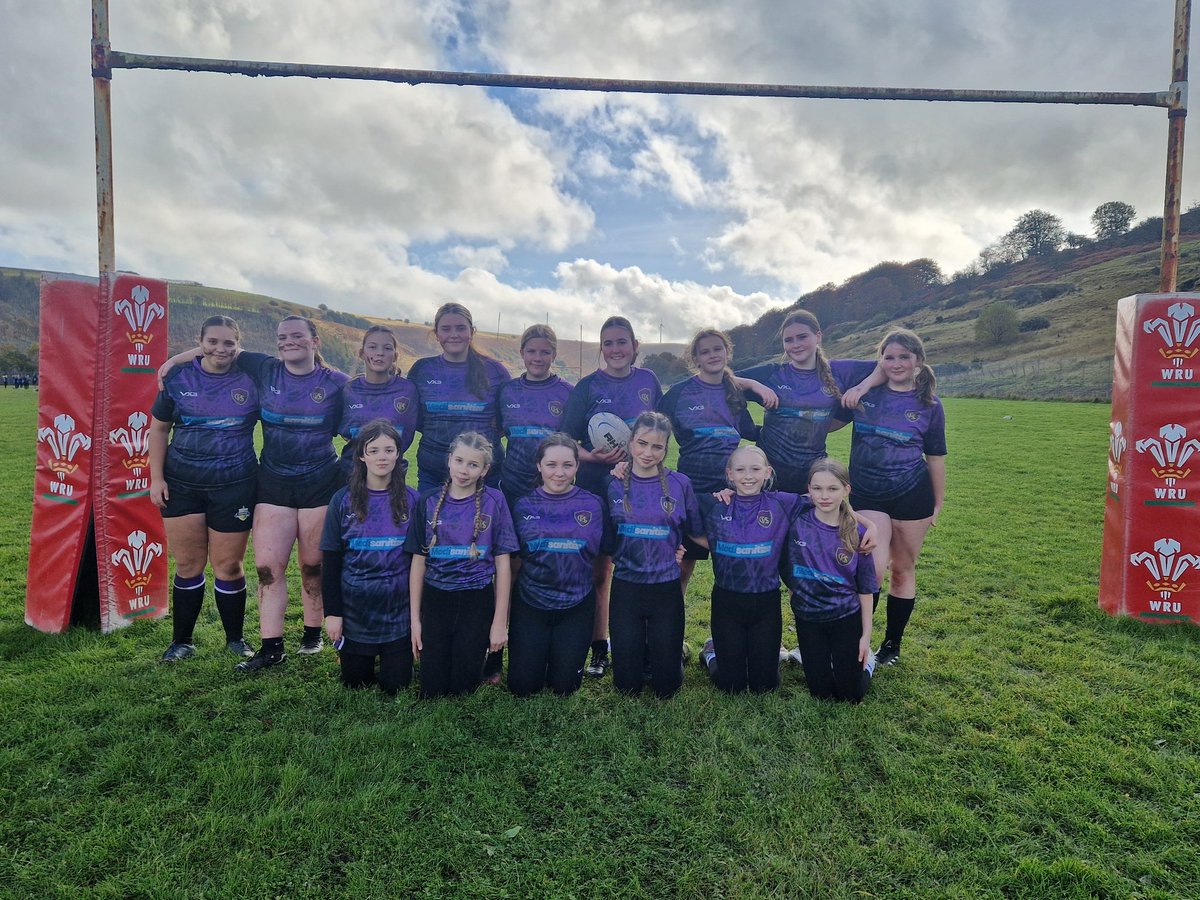 Sully_npt's tweet photo. Another 15 girls from years 8/9 representing @CwmbranHigh today at Tredegar as part of #GirlsInRugbyWeek. @JA3_Rugby great job again organising.

Some great running rugby, tries and defence from the girls. More games to come after half term! https://t.co/kjjJsPiUSp