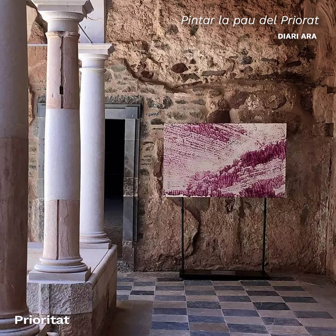 PRIORitAT's tweet photo. PINTANT EL PAISATGE AMB VI 👩🎨🖼🍷
La dissenyadora @monadezeta pinta amb vi de la @doqpriorat i la @domontsant l'amplitud dels paisatges prioratins en les seves 'Cartografies oníriques'.
@rtroyano @ARACampTGN
https://t.co/eLLu9IRFe7
#prioritat #priorat #cultura #viticultura #art https://t.co/mLVtITDxQw
