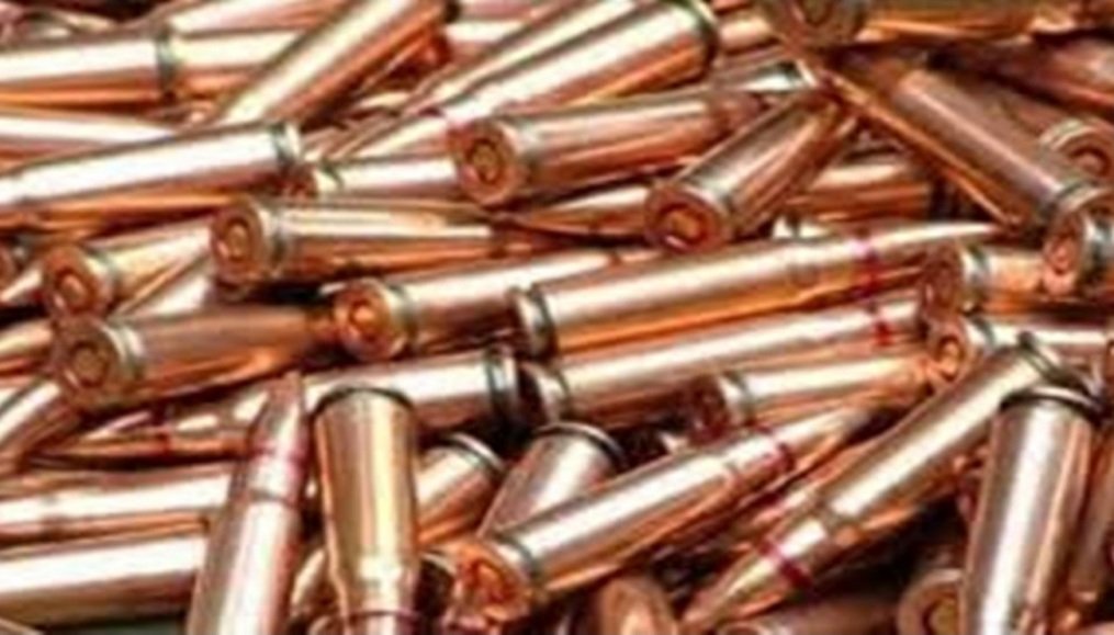 nishiparli1234's tweet image. बलिया में  #GRPPolice को मिली बड़ी कामयाबी। वाराणसी - छपरा पैसेंजर ट्रेन में यात्रा कर रही युवती को भारी मात्रा में कारतूस के साथ गिरफ्तार किया, कारतूस ट्रॉली बैग में रखा हुआ था। इतनी बड़ी मात्रा में कारतूस मिलने से पुलिस भी भौचक्की रह गई है।
#Balia #BaliaNews #UPnews