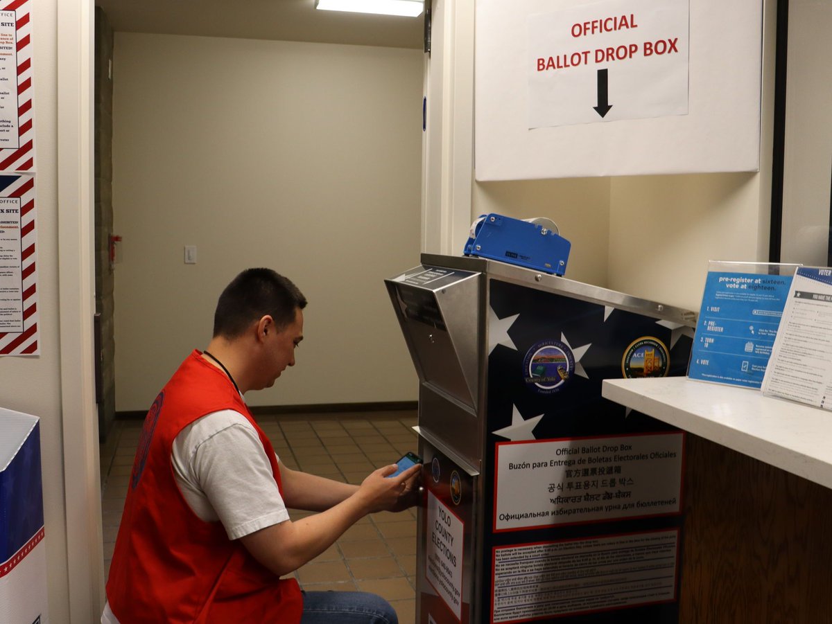 YoloCoACE's tweet photo. Yolo County is pioneering a cutting-edge Enterprise GIS initiative to revolutionize the voting system. By utilizing technology, they're enhancing voter accessibility, optimizing procedures, and boosting election transparency. Discover more: https://t.co/RXJan7xtMp #YoloVotes #GIS https://t.co/8Tcr4R8fDc