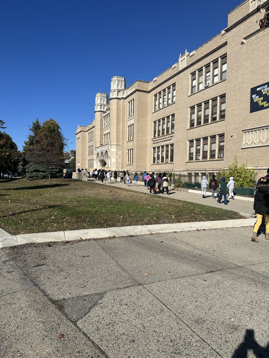 Dmm74's tweet photo. Our 5th Graders at Kennedy took a walking field trip to Nathaniel Greene Middle School! Huge thank you to @DrWJReilly and his team for getting our students excited about their transition to Middle School! @pvdschools @ElementaryZone https://t.co/SS64hAoFhj