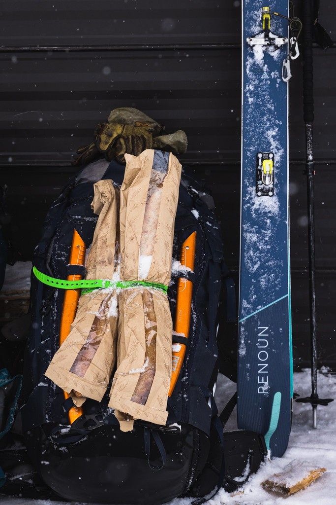 Snack ✅ Skis ✅
•
•

#skiing #ski #skis #touring #adventure #adventuring #mountain #mountains