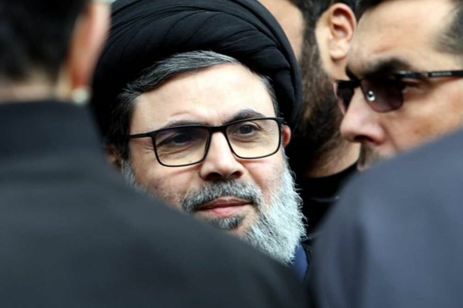 ما مات من زرع الفضائل في الورى
 بل عاش عُمراً ثانياً تحت الثرى
 فالذكر يُحيي ميتاً ولرُبّمــا 
مات الذي مازال يسمع أو يرى
#هاشم_صفي_الدين