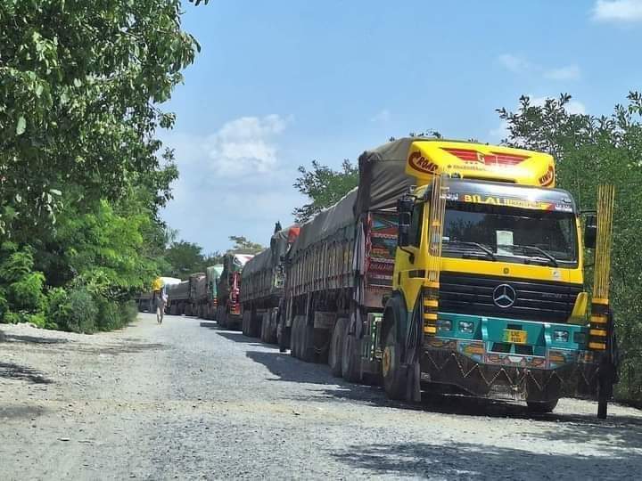 Hashmat83938967's tweet photo. #OpenRoadsAnd4GMediaInKurram 
کرم انتظامیہ خاموش روڈ مسلسل 10 دنوں سے بند https://t.co/Ngaj4JxD2B