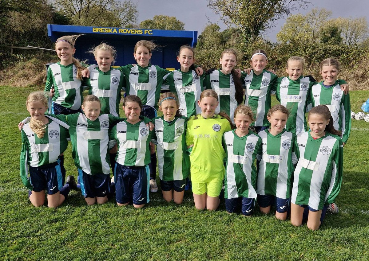limerickdesmond's tweet photo. SFAI SUBWAY u12 Girls Interleague Group B
Limerick Desmond 2-1 Waterford
Goals Anna Stack and Ava Wynne

Well done to the team and management 👏 
Player of the game Sofia Hanafin 
Photo below captain Anna Stack with referee John Fitzgerald and the Waterford captain.

@SFAIreland https://t.co/dzpR8OE4Bm
