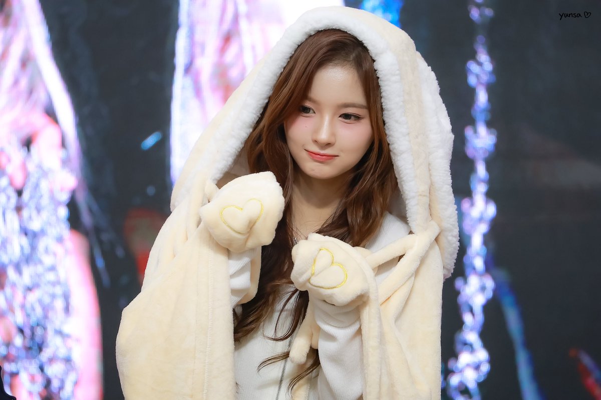 nswer_yunsa's tweet photo. 241023

이어롭

#NMIXX #엔믹스 #설윤 #SULLYOON https://t.co/dRuPsQRwKI
