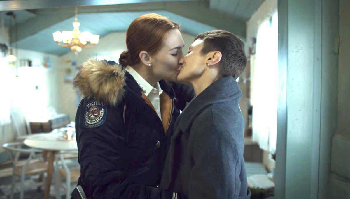 sophlin93's tweet photo. REPRESENTATION MATTERS 🌈

#wynonnaearp #vengeance https://t.co/MOoEhZPci6