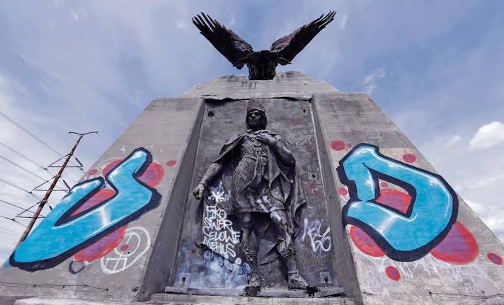 Repostea si consideras que el estado en que se encuentra el “Monumento a la Raza” es una vergüenza para la ciudad y para su patrimonio. El abandono completo… 
Fue inaugurado el 12 de octubre de 1940, y el arquitecto fue Francisco Borbolla #CDMX