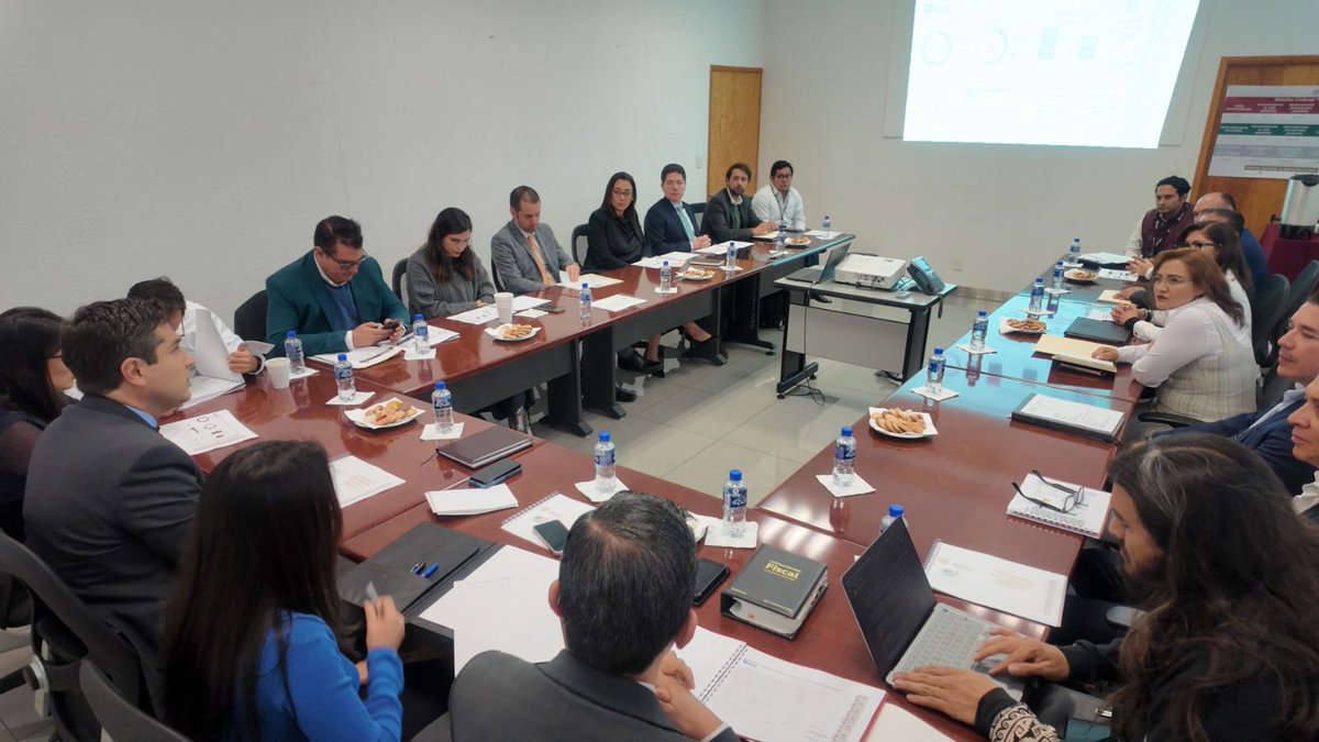 SATMX's tweet photo. El titular del Servicio de Administración Tributaria, Antonio Martínez Dagnino, junto con las y los Administradores Generales del SAT, visitaron la Administración Desconcentrada 4 de la Ciudad de México ubicada en Xochimilco.

Esta oficina cumplió 93 semanas con alta disponibilidad de citas para atención presencial, cuenta con un padrón de 3.6 millones de contribuyentes y brinda cerca de 3,500 atenciones diarias.

Con base en el Plan Maestro 2024, el SAT fortalece la coordinación para mejorar las estrategias de recaudación y dar la mejor atención al contribuyente.

¡Contribuimos al bienestar de México!