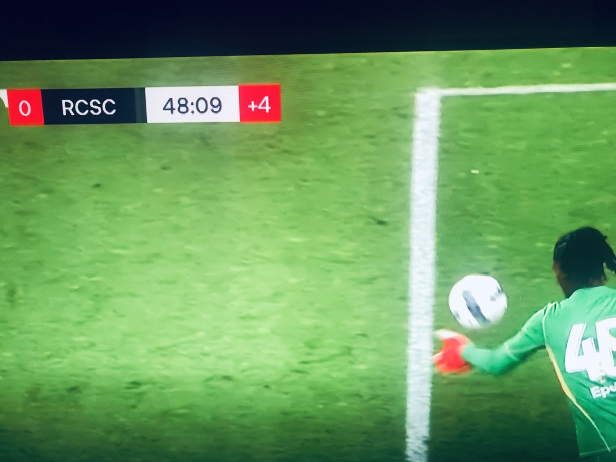 Pullin19's tweet photo. PAR 2 FOIS A LA TELE IL Y AVAIT FAUTE DE MAIN !! 1 METRE HORS DU RECTANGLE ! regardez la photo et l'heure et minutes de jeu cela correspond bien !!! https://t.co/QoM0wbLW3Q