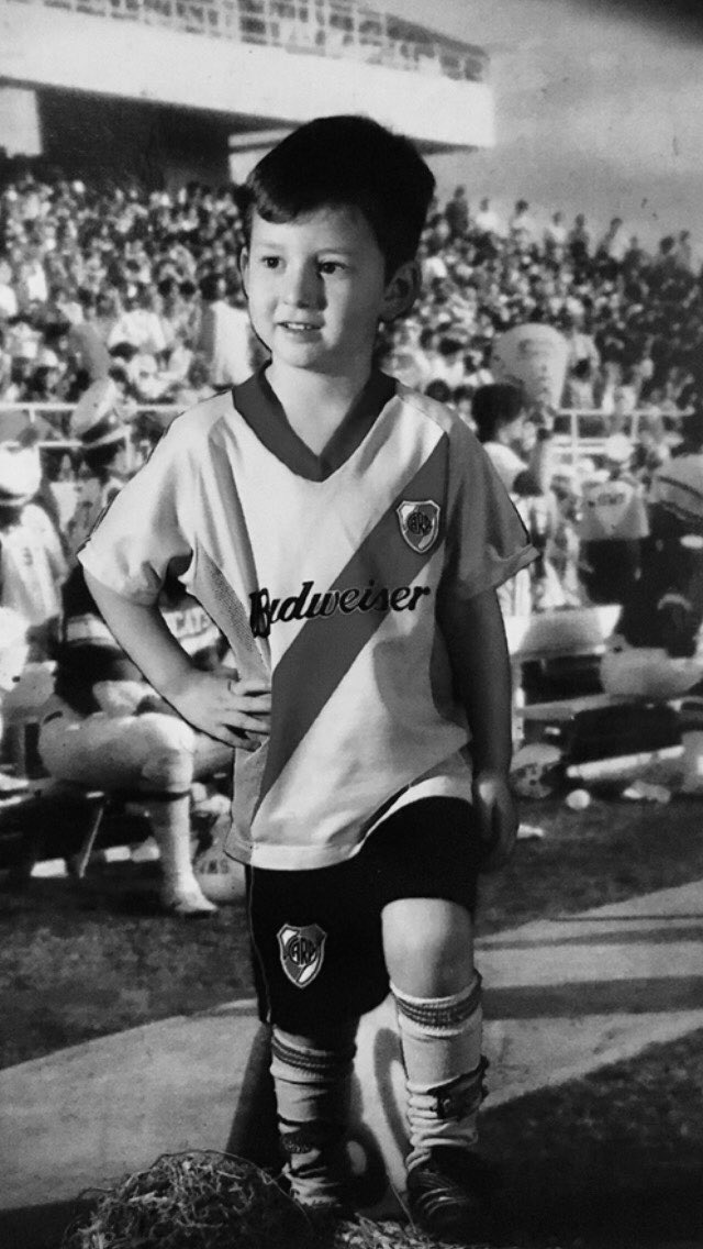 Enbarrientos_'s tweet image. Enzo De Chiquito: Yo Cuando Cumpla 21 Quiero Volver Al Lugar Donde Nací

Enzo A los 21: Se Llego A España🇪🇸

PD: Los Sueños Se Cumplen…