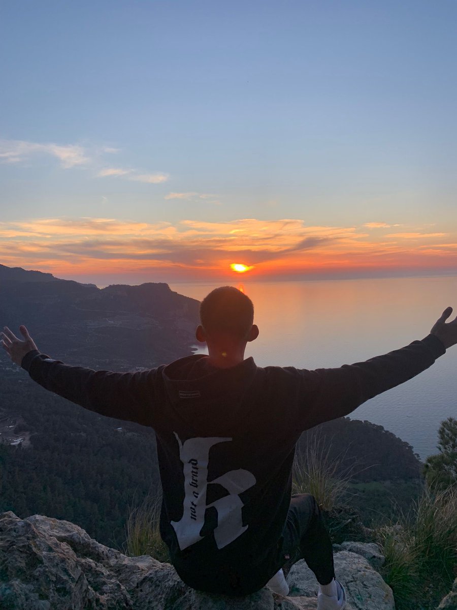 Enbarrientos_'s tweet image. Enzo De Chiquito: Yo Cuando Cumpla 21 Quiero Volver Al Lugar Donde Nací

Enzo A los 21: Se Llego A España🇪🇸

PD: Los Sueños Se Cumplen…