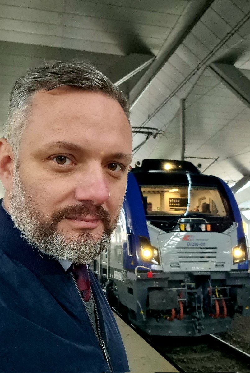 maciejmd81's tweet photo. To jest maszyna! 200 km/h na liczniku, moc 5,6 MW. W @PKPIntercityPDP do służby wchodzą Griffiny 200. Od grudnia na stałe będą jeździć 200 km/h https://t.co/r5m7Co4fiu. na trasie do Gdańska. 15 takich maszyn zbudował @NewagSa https://t.co/m96fdjspIF