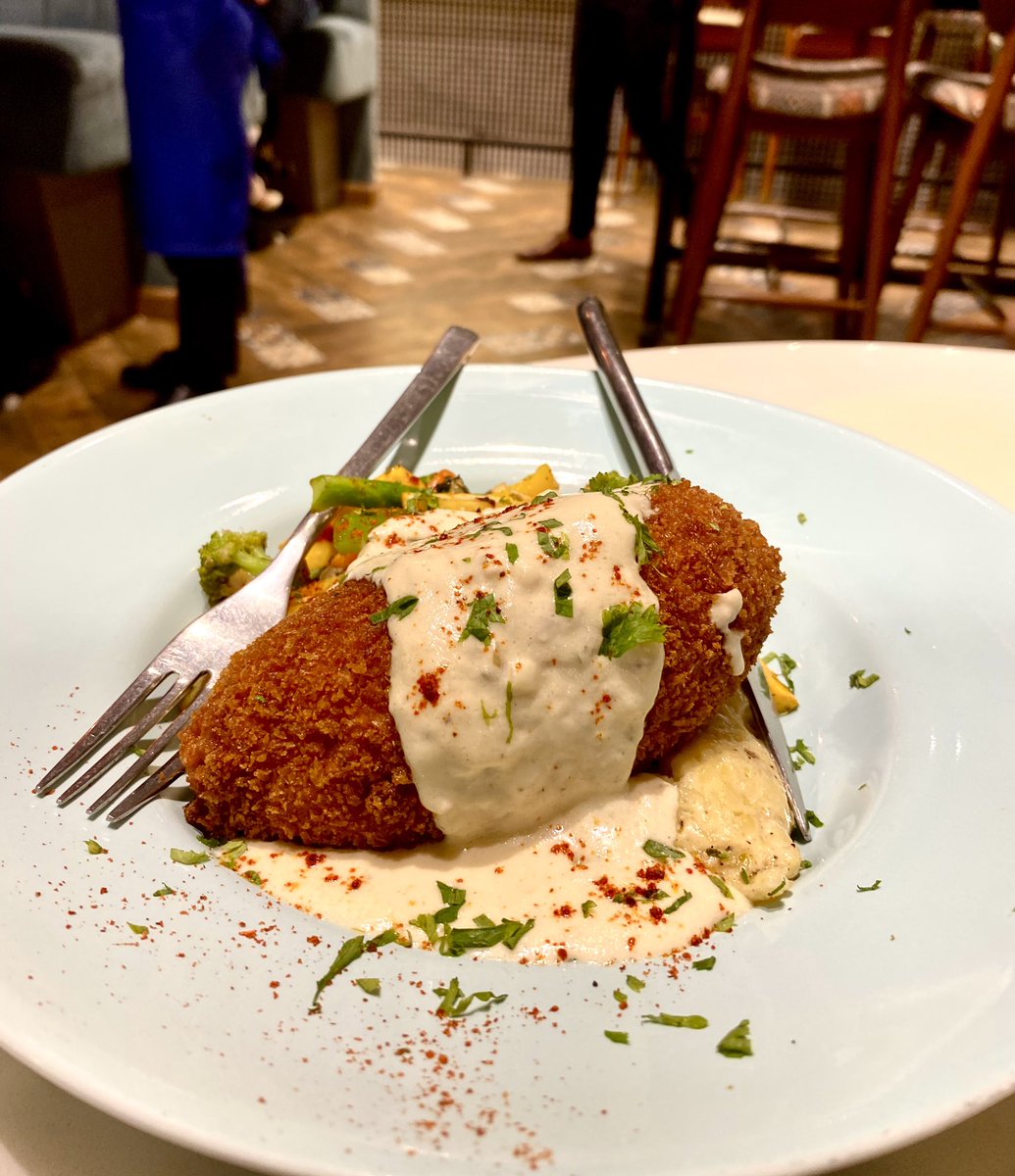 TheDineDivine's tweet photo. After @PunjabiKadhai this was another great place by the same owners!

📌Chicken ala Kiev
📌Karmalicious Cuppa Mud Pie
📌Mocktails

📍Cafe Karmaa Diaries, Siliguri https://t.co/EIqBgqm1VZ