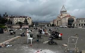 Un’armena, Vera Agasyan (1954) non sfollata dall’Artsakh (Nagorno Karabakh) occupato dagli azeri, è morta a #Stepanakert. 
Lo riferisce il Ministero Salute dell'Azerbaigian.
Erano 14 gli armeni rimasti in #Artsakh dopo l’occupazione azera. 
Ora sono in tredici. 
R.I.P. Vera