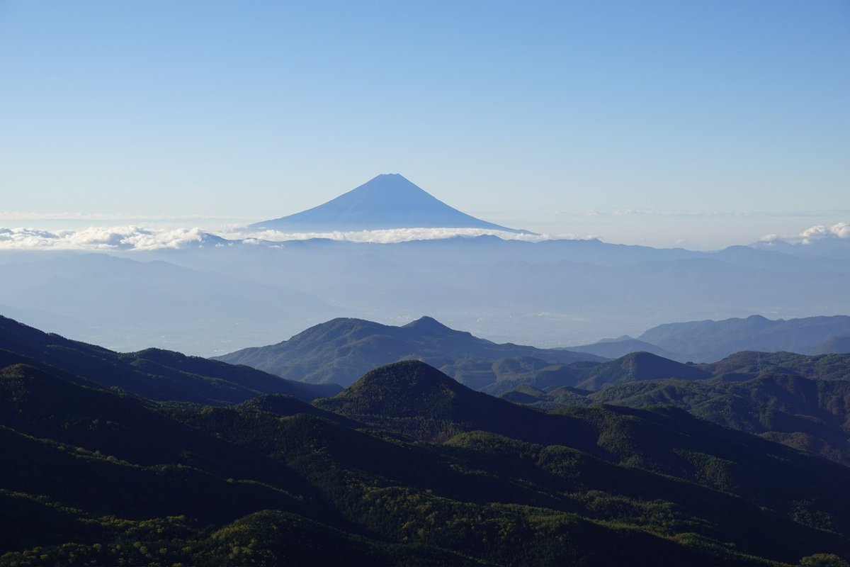 MGWV's tweet photo. 2024/10/11-14
甲武信ヶ岳・国師ヶ岳・金峰山
71代になって初めての合宿です！
山の木々も色とりどりに染まり、秋の訪れを感じることができました。
天気よし！最高のコンディションで合宿を行えました。金峰の山頂からは富士山や南アルプスの山々を眺めることができ、絶景を楽しむことができました！ https://t.co/sgnQ9tinlQ