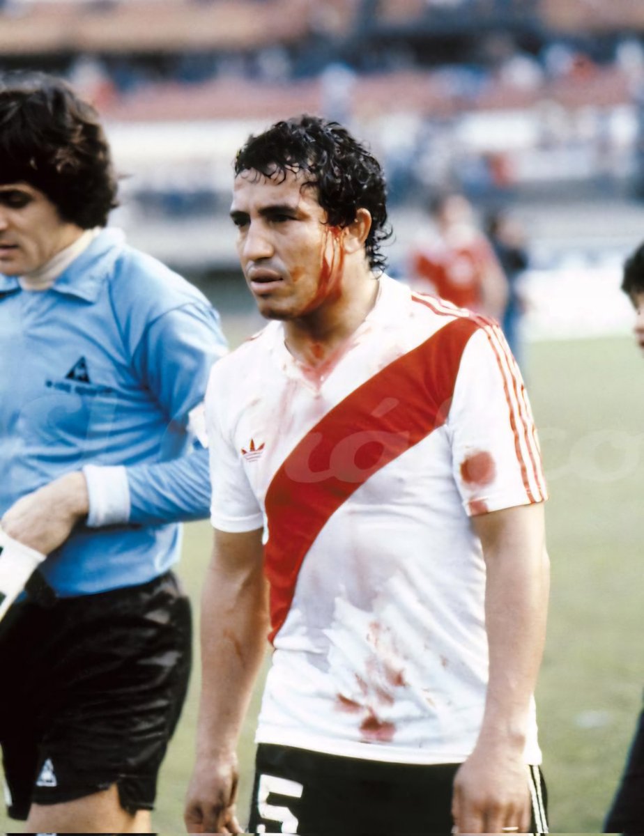 ElFeoyelBeto's tweet photo. Un mal partido lo puede tener cualquiera..... ponele.
Lo que es imperdonable es la falta de hombria, personalidad y caracter.
El n°5 de River siempre fue un gladiador emblematico; se paso de Rodolfi, Minella, Pipo Rossi, Merlo, Gallego, Almeyda, Ponzio, Perez... a Fonseca.
🐔🇲🇨 https://t.co/CcJPTjt0hB