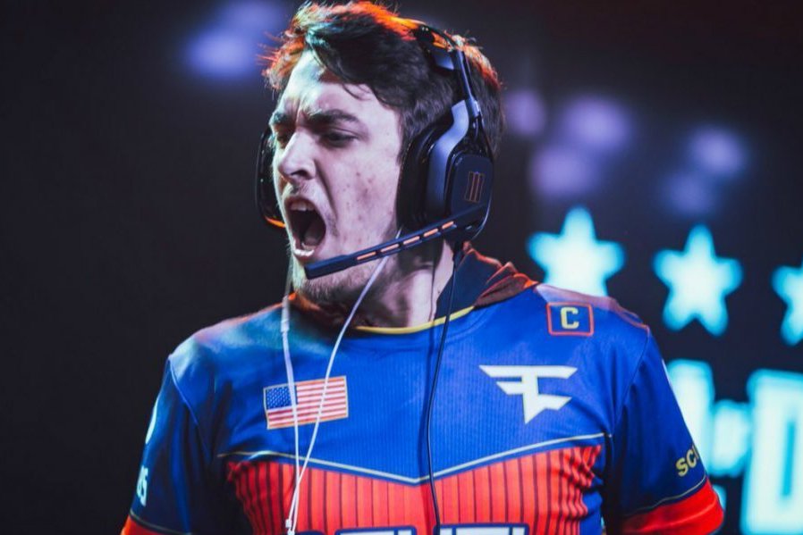 FaZe_Vegas's tweet photo. Congrats on an amazing career, @Clayster! 

Forever a legend on FaZe ❤️ https://t.co/44jLK9Z7Xj