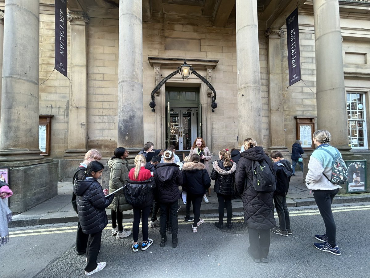 Fantastic trip today with <a href="/YorkUnlocked/">York Unlocked</a> . We learnt all about the history of some of our amazing buildings - we are so lucky to live in such a fascinating city! #BGHistory ⛪️ 🏰