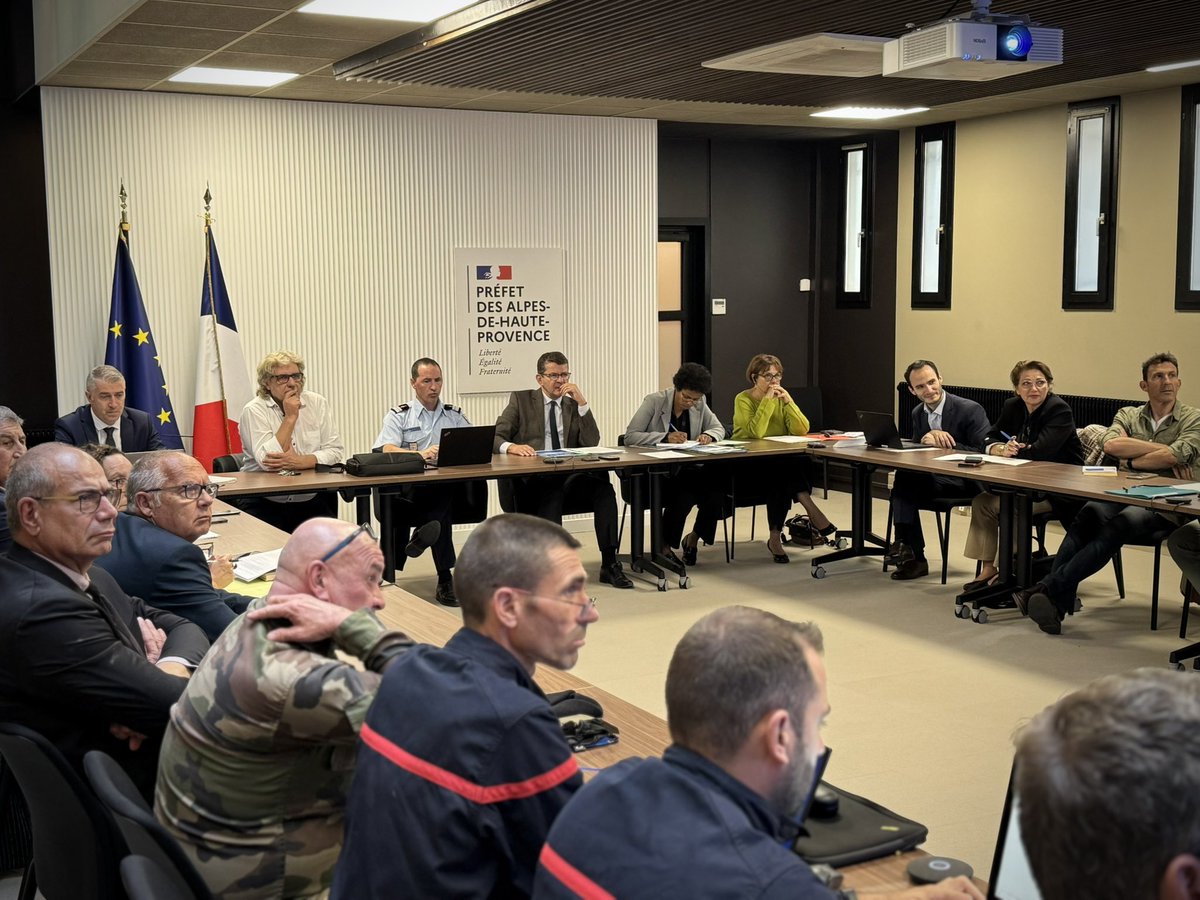 Pompiers 04 tweet media