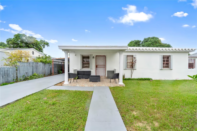 #Openhouse, Saturday 10/26/24 at 12pm in 
551 E 37th St, #Hialeah, l 33013
Come see this incredible opportunity!

Click Here: …istianferreyra.bellamarrealestate.com/property/43-A1…

#Miami #OpenhouseAlert #OpenhouseHialeah #hialeahrealestate #hialeahflorida #hialeahfl #hialeahlashes #hialeahmom #hialeahnails