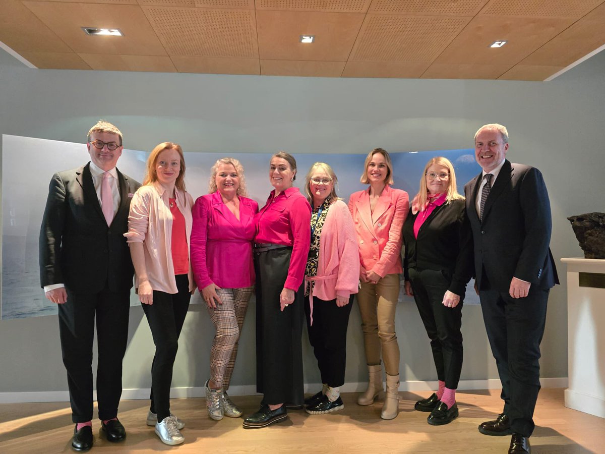 🎀 In honour of breast cancer awareness month we wore pink today for 
 #bleikidagurinn (Pink day) in Iceland! 
<a href="/MFAIceland/">MFA Iceland 🇮🇸</a>