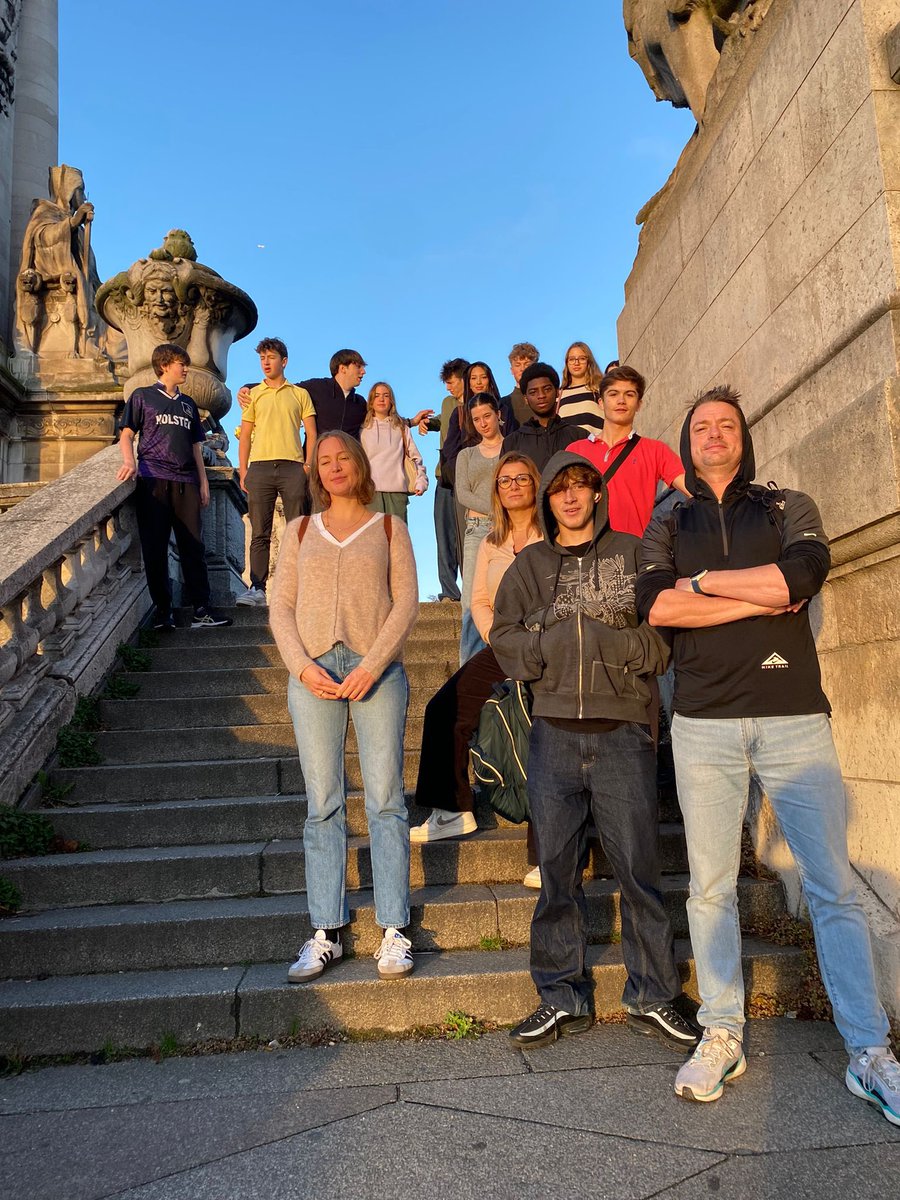 UCSModLangs's tweet image. Une belle journée à Paris (Pont Alexandre III)