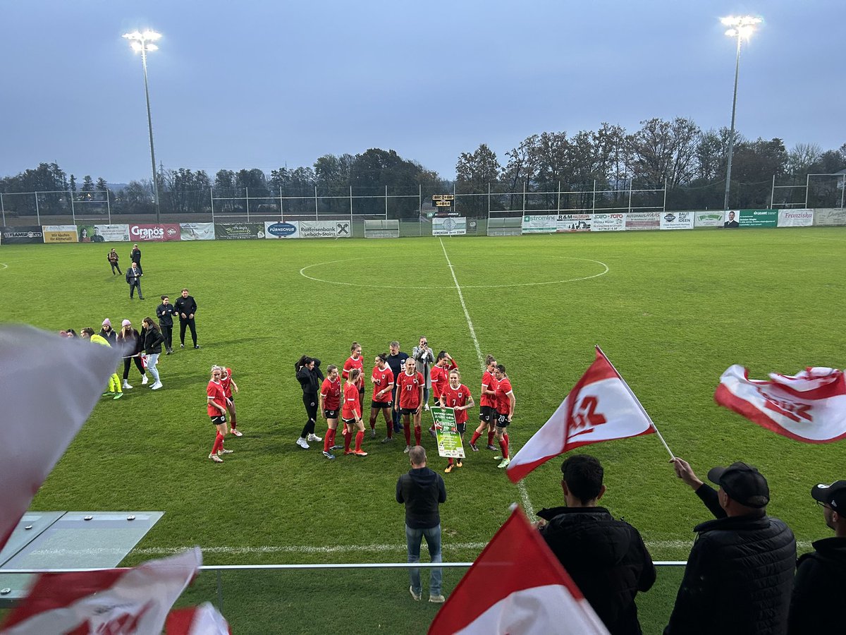 Österreichs Frauen-Nationalteam der #Polizei gewinnt das heutige Quali-Spiel gegen die Schweiz im steirischen Lannach mit 🇦🇹 3:0🇨🇭. Damit ist die „Damen-Elf“ im Juni 2025 fix bei der Polizei-Fußball-EM in Lohne (GER). Gleich 7 Spielerinnen sind aus der #Steiermark. <a href="/PolizeiStmk/">Polizei Steiermark</a>