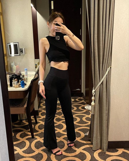 住酒店嘅夜晚，總令人諗起啲人同事，失眠變得更加難熬