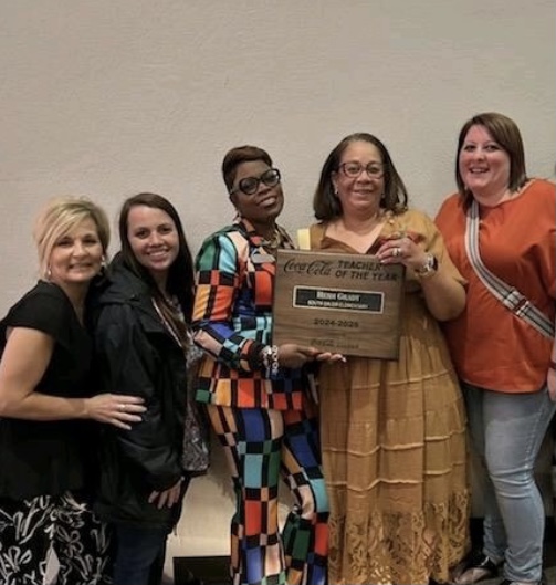 SouthSalemMedia's tweet photo. Hey Spartans! 💚
It's Flashback Friday! Let's flashback to when Mrs. Heidi Grady was honored as our 2024-2025 Teacher of the Year.
#southsalemelementary #southsalem #sses #newtoncounty #levelup #spartans #spartansunite #teacheroftheyear #toty #flashbackfriday https://t.co/HEsT4JwvIH