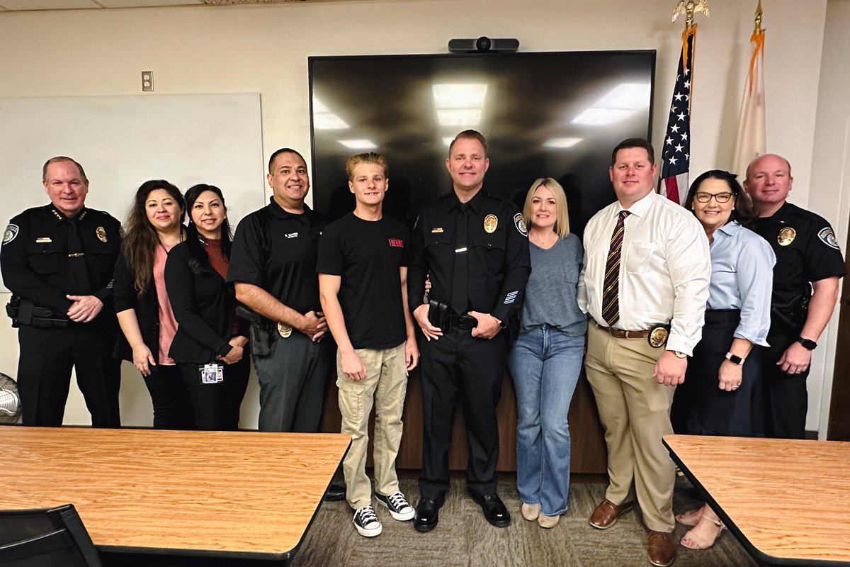 Indiopd's tweet photo. Please join us in welcoming Officer Osmond and Code Enforcement Officer Veroa to the Indio Police Department! Officer Osmond was sworn in earlier this week by Chief Tully.

#IndioPolice #OurCommunityOurCommitment https://t.co/0rlcs7zHvO