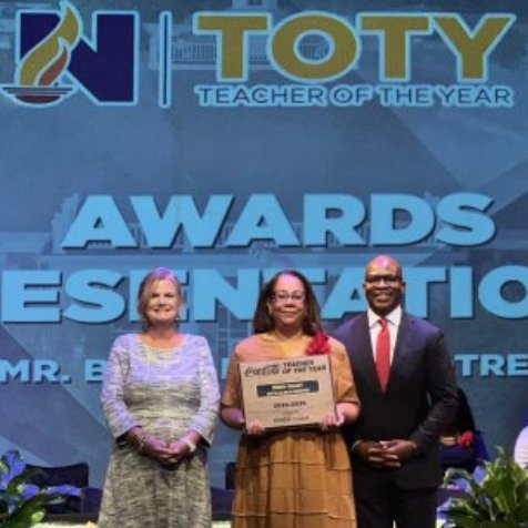 SouthSalemMedia's tweet photo. Hey Spartans! 💚
It's Flashback Friday! Let's flashback to when Mrs. Heidi Grady was honored as our 2024-2025 Teacher of the Year.
#southsalemelementary #southsalem #sses #newtoncounty #levelup #spartans #spartansunite #teacheroftheyear #toty #flashbackfriday https://t.co/HEsT4JwvIH