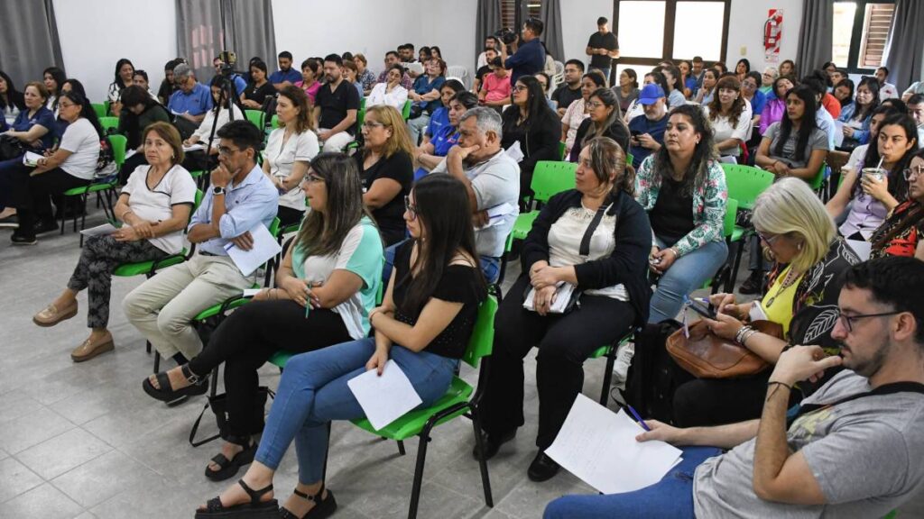 WebTribuno's tweet photo. 🩺En las instalaciones del #Crease se llevó a cabo este miércoles la presentación del programa mundial #ValoresEnLaSalud, destinado a los trabajadores del sector, tanto público como privado, enfocándose en los valores personales y de la profesión👇
https://t.co/9WAdDG1BFe https://t.co/W0HdFxNDls