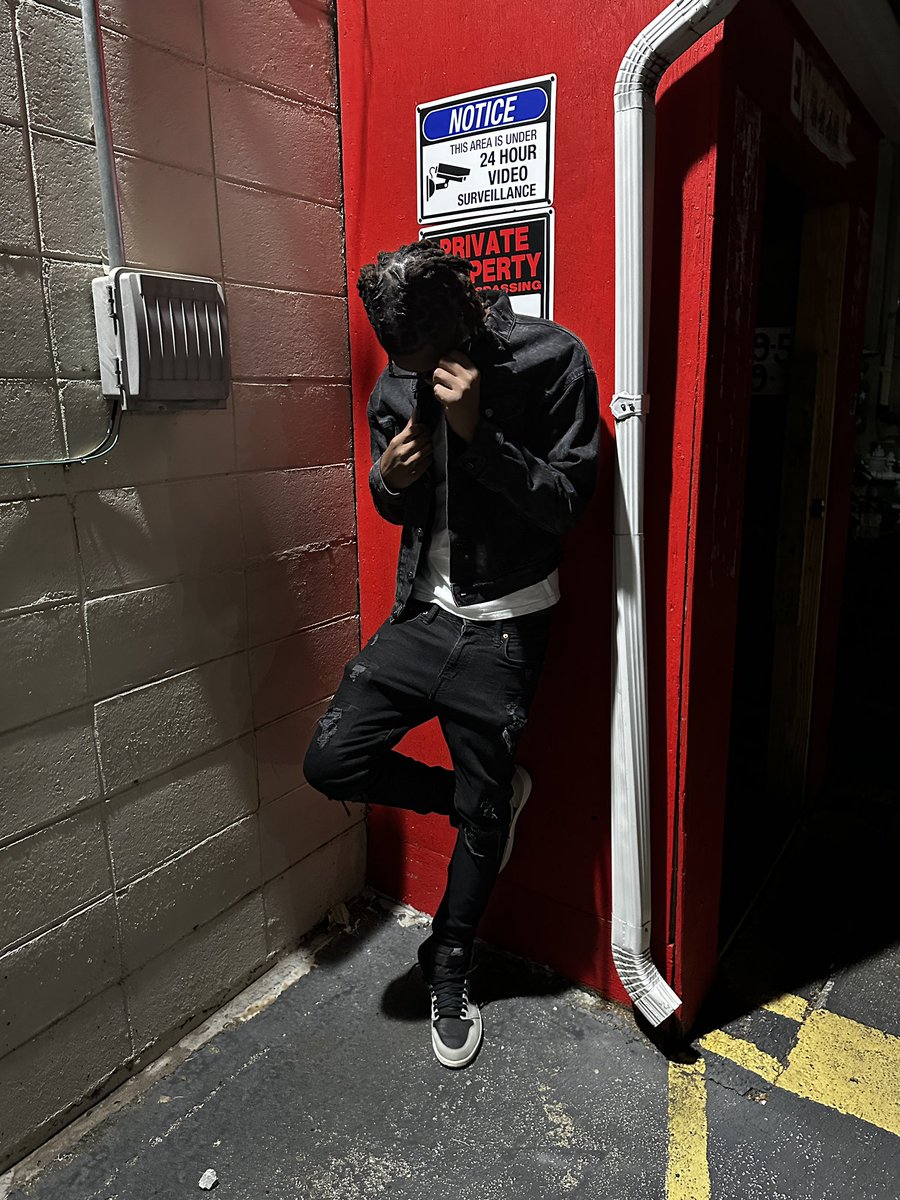 TallBoyamf's tweet photo. Game Ova <👾 https://t.co/1FXtkPwlc7