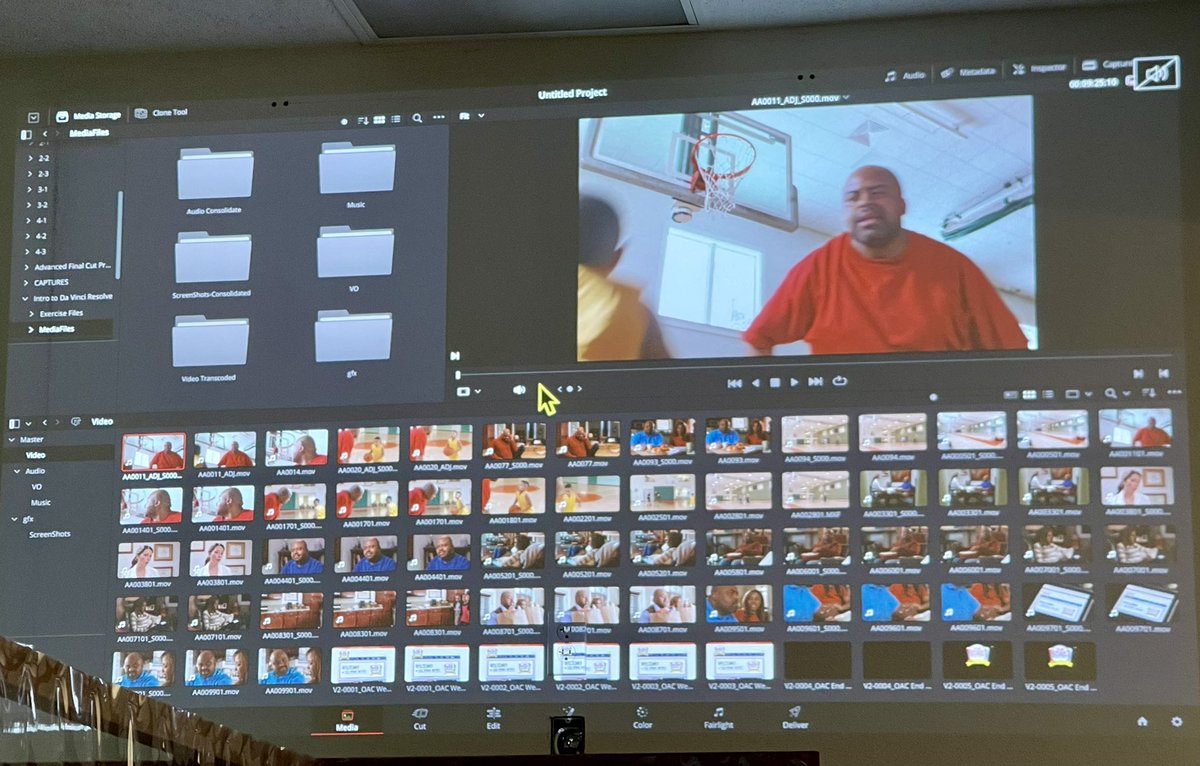 ElaineLeung4's tweet photo. Looking fwd to class tonite @cmcm_tv💥
Learning #Davinci🕹️…Aside from editing iPhone videos, I have not done video editing since I learned ages ago via the analog way!😮 And Instructor Justin is a #BECA grad @SFSU Class of 2019!🎓 #GoGators!🐊
#CMCM #CMCMtv #DavinciResolve https://t.co/JJQxap8Cja