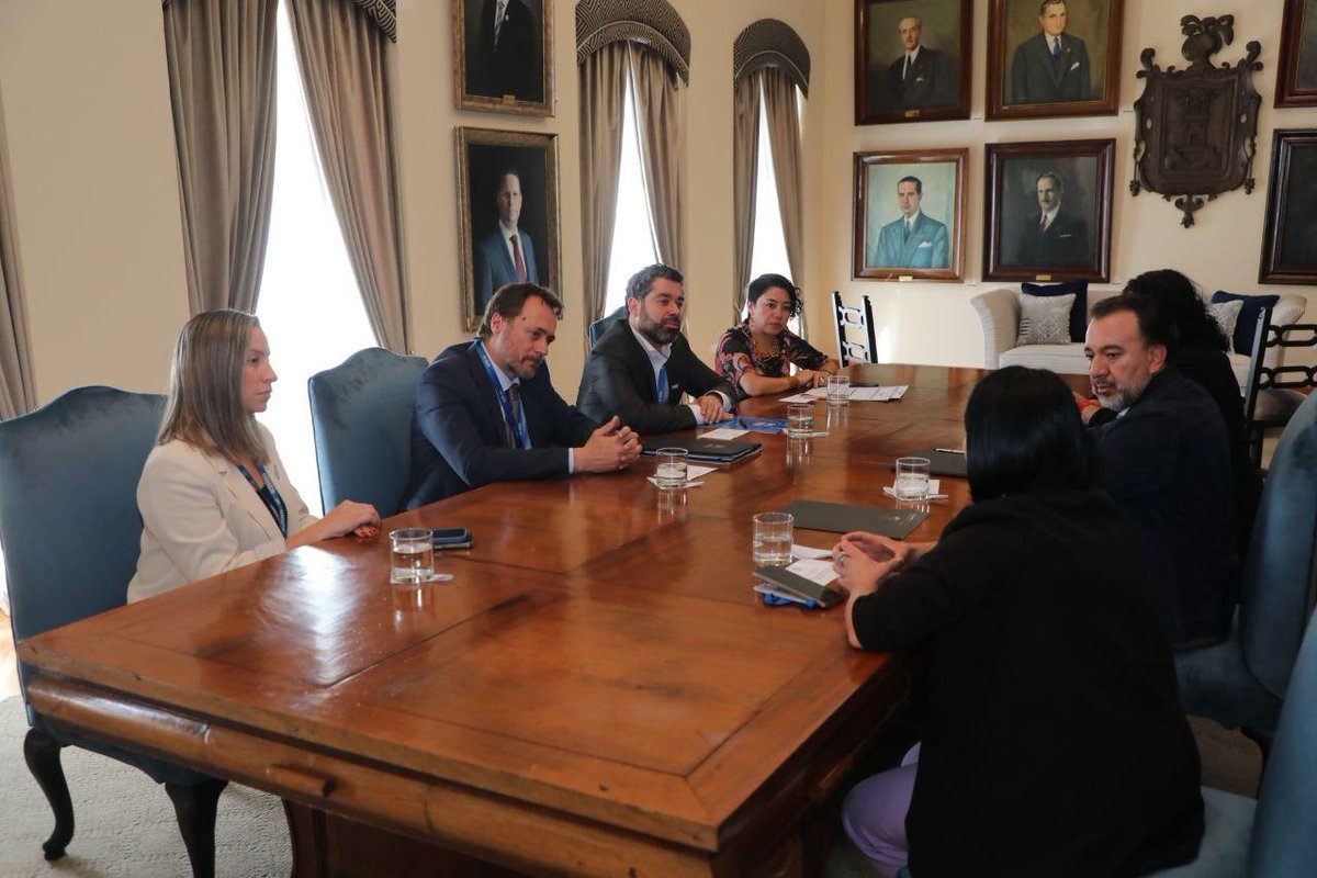 FedericoAgusti's tweet photo. Ayer suscribimos una Carta de Entendimiento con @MunicipioQuito, que tiene un equipo bien comprometido en temas de movilidad humana
La inclusión de lxs ecuatorianos que residen en Quito y los #refugiados que han encontrado su hogar aquí tiene el apoyo de las autoridades locales👇 https://t.co/EgoMpNYyFW