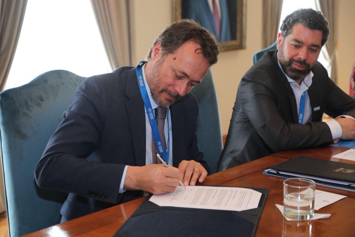 FedericoAgusti's tweet photo. Ayer suscribimos una Carta de Entendimiento con @MunicipioQuito, que tiene un equipo bien comprometido en temas de movilidad humana
La inclusión de lxs ecuatorianos que residen en Quito y los #refugiados que han encontrado su hogar aquí tiene el apoyo de las autoridades locales👇 https://t.co/EgoMpNYyFW
