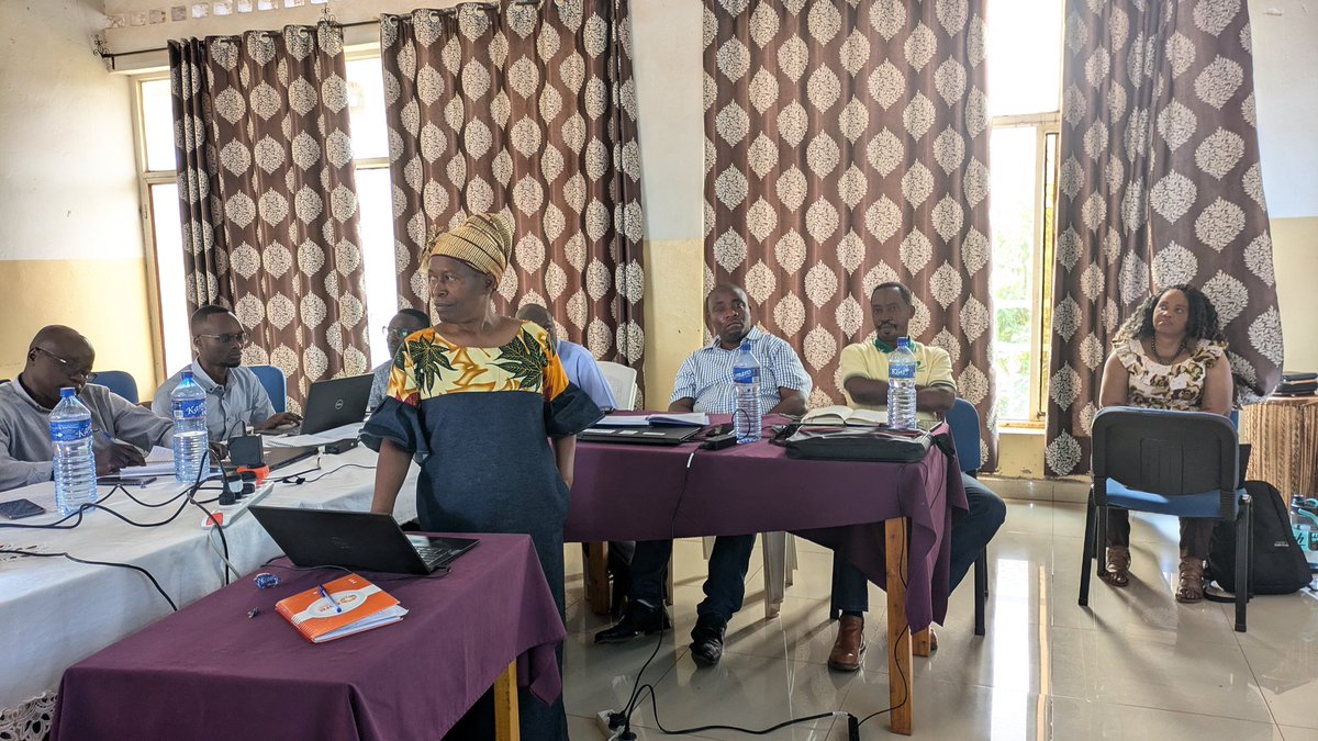 CAREBurundi's tweet photo. Une évaluation faite sur les belles collines(exemptes  de vbg)encadrées au cours de ces 5 dernières années a également été présentée pour faire le point sur leur état actuel.

 #GEWEPIII #ImpactLocal https://t.co/rkSr5TejQy