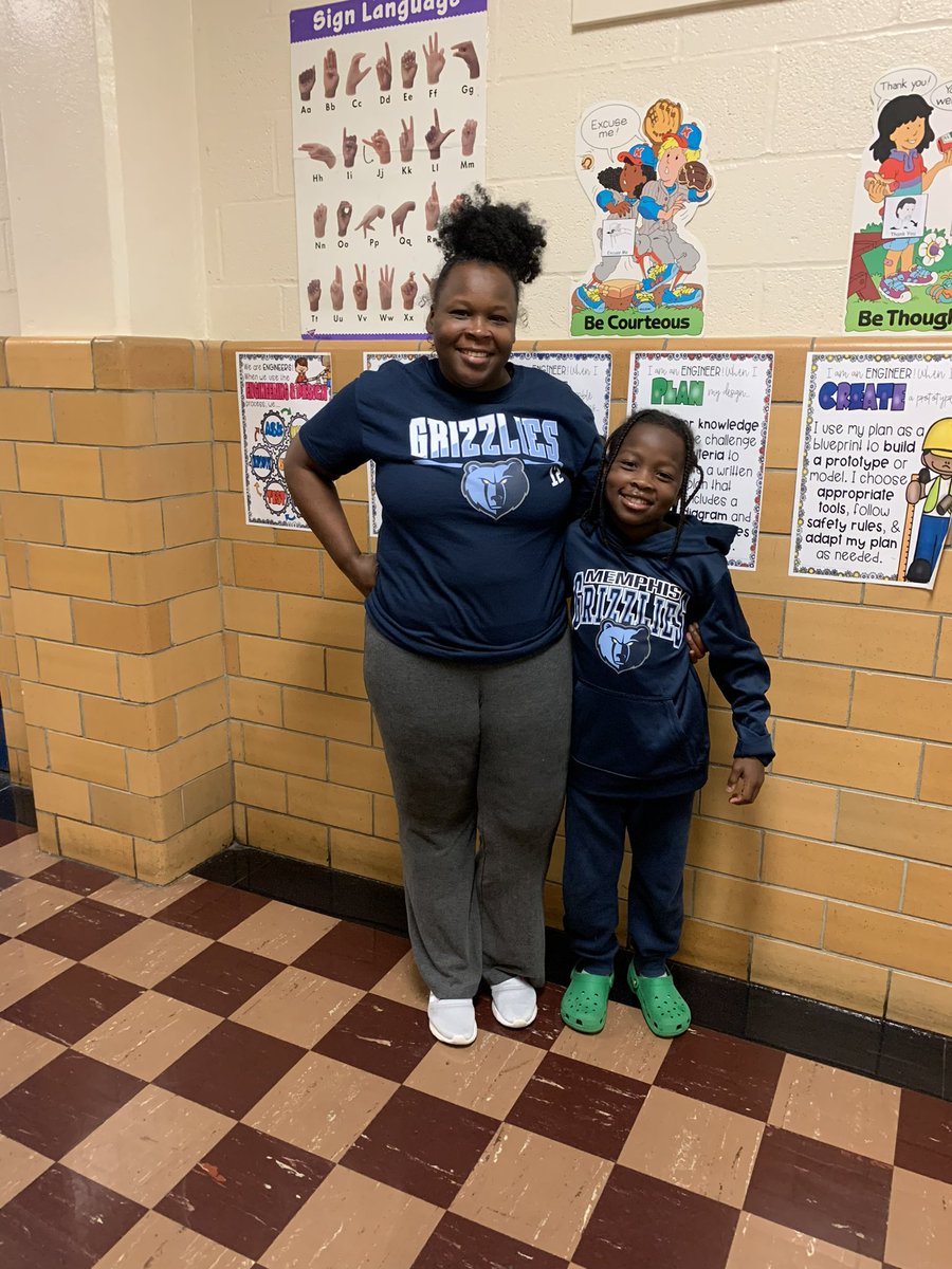 SeaIsleSeahawks's tweet photo. It’s Grizzlies Spirit Day on The Island! It’s also Game Day! #GoGrizz #901 💙💛 @memgrizz @GrizzCommunity #GrizzWeek https://t.co/QuodBw7Bil